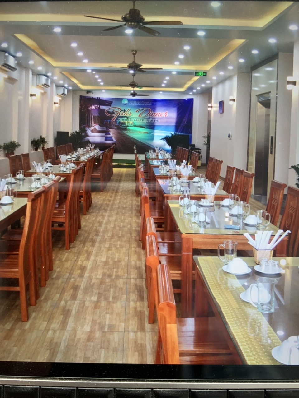 Nhà hàng Tuyến Hà là nơi tuyệt vời để tổ chức tiệc sinh nhật, liên hoan, hội nghị
